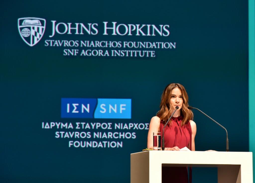 Η Άννα-Κύνθια Μπουσδούκου σε ομιλία της στη συζήτηση των Διαλόγων ΙΣΝ