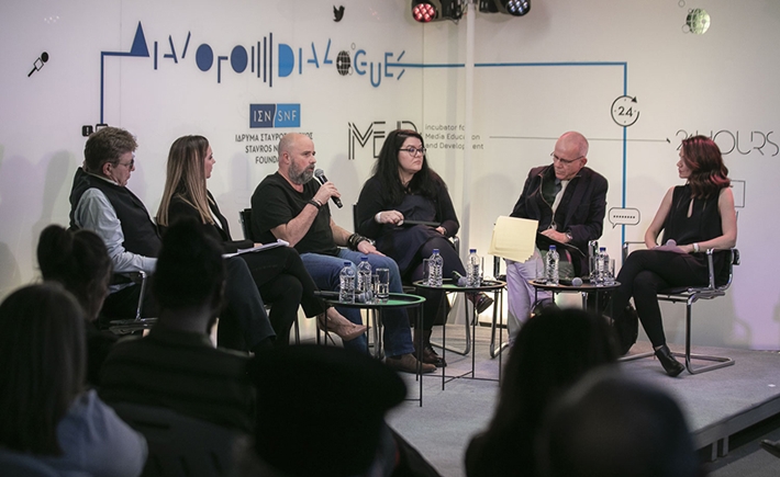 Η Άννα-Κύνθια Μπουσδούκου και άλλοι πέντε καλεσμένοι στην σκηνή στη συζήτηση των Διαλόγων ΙΣΝ