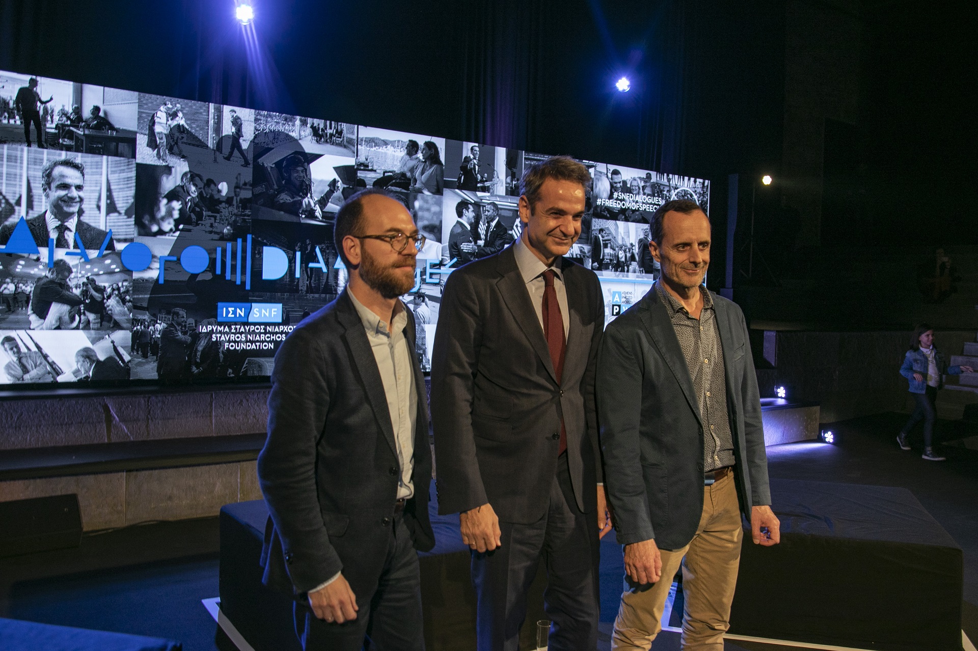 Prime minister K. Mitsotakis with two speakers at the SNF Dialogues event.