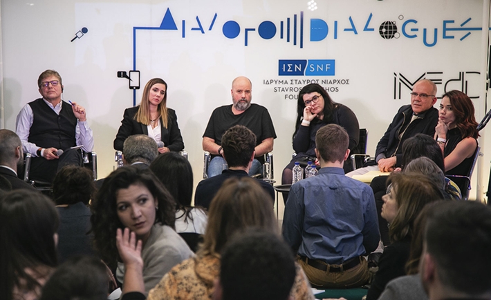 Η Άννα-Κύνθια Μπουσδούκου και πέντε καλεσμένοι επί σκηνής στη συζήτηση των Διαλόγων ΙΣΝ