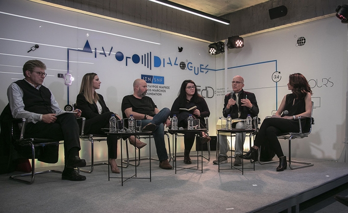 Η Άννα-Κύνθια Μπουσδούκου και άλλοι πέντε καλεσμένοι στην σκηνή στην συζήτηση των Διαλόγων ΙΣΝ