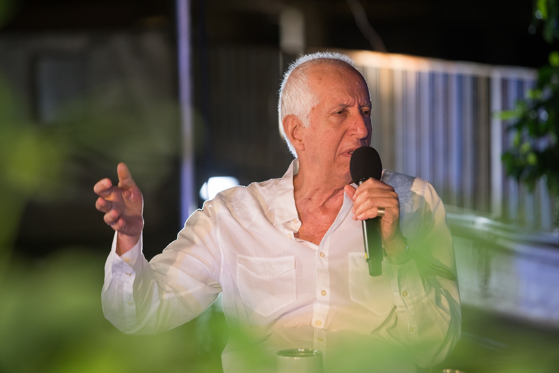 Man speaker holding the mic at the SNF Dialogues event.