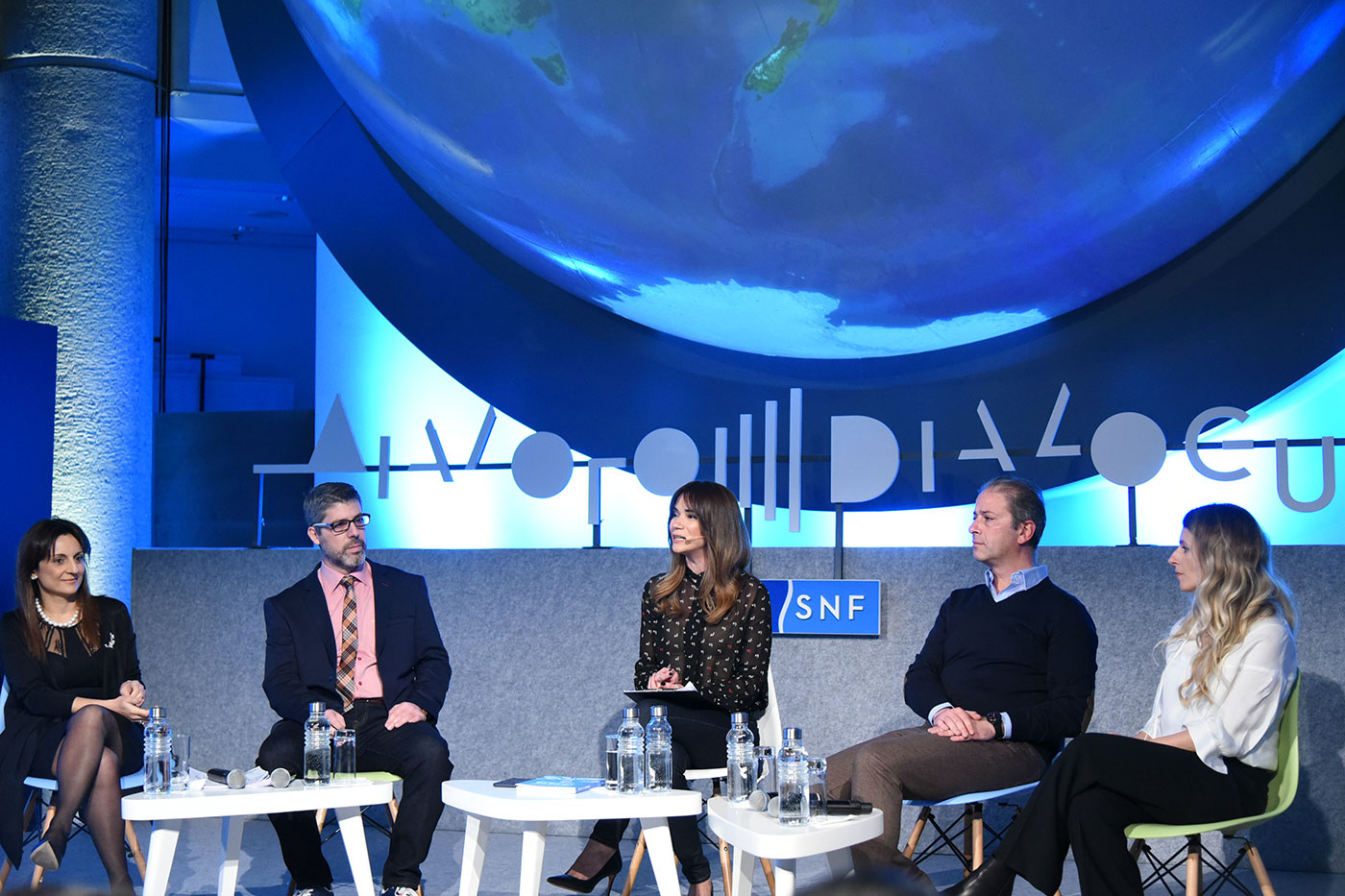 Anna-Kynthia Bousdoukou and other guests on stage at the SNF Dialogues event