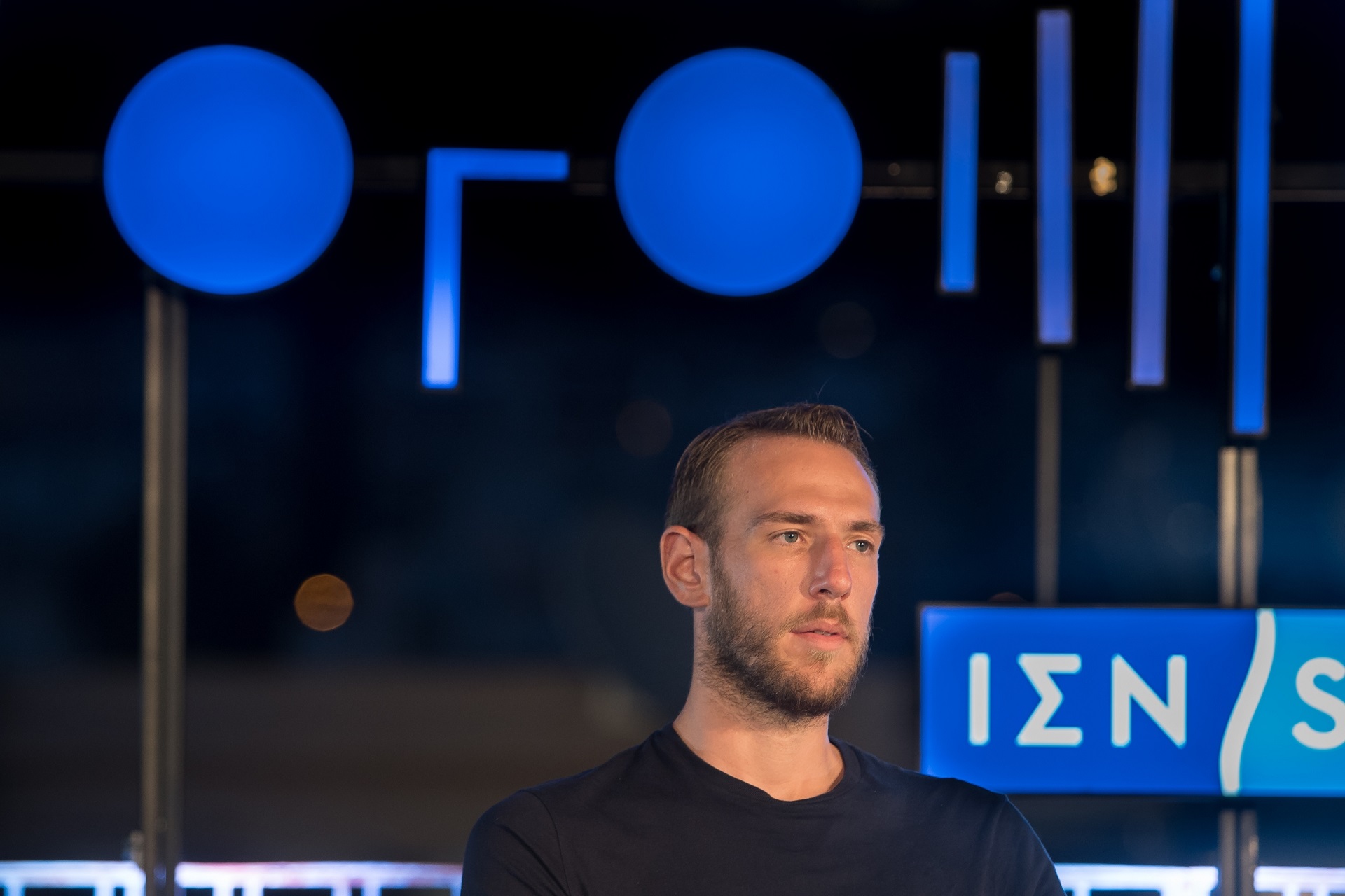 A man-speaker  at the SNF Dialogues event.