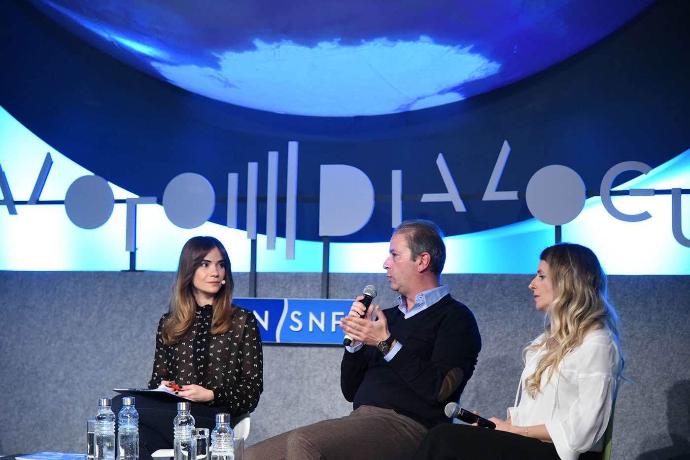 Anna-Kynthia Bousdoukou and other guests on stage at the SNF Dialogues event