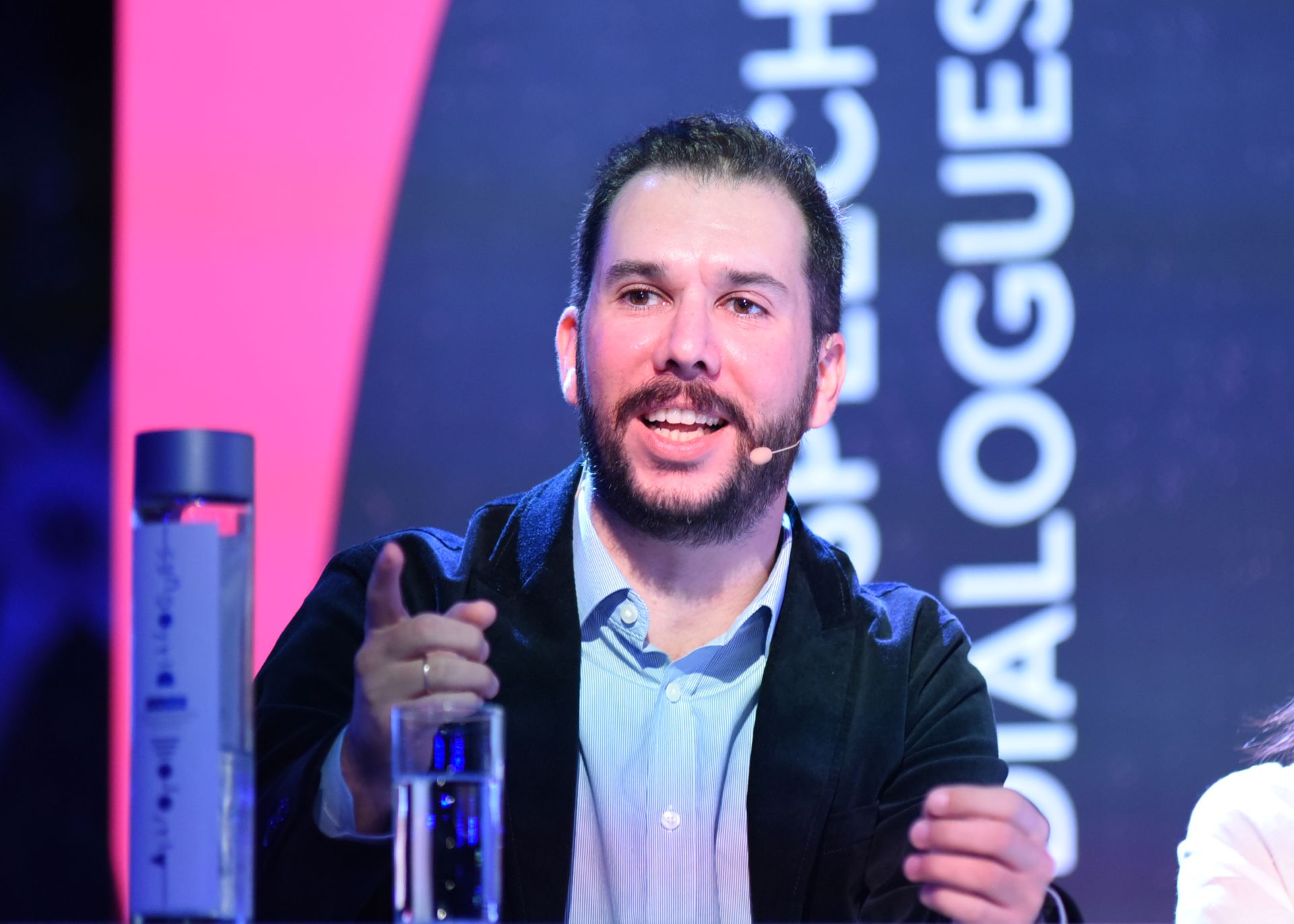 Ομιλητής  στη συζήτηση των Διαλόγων ΙΣΝ.