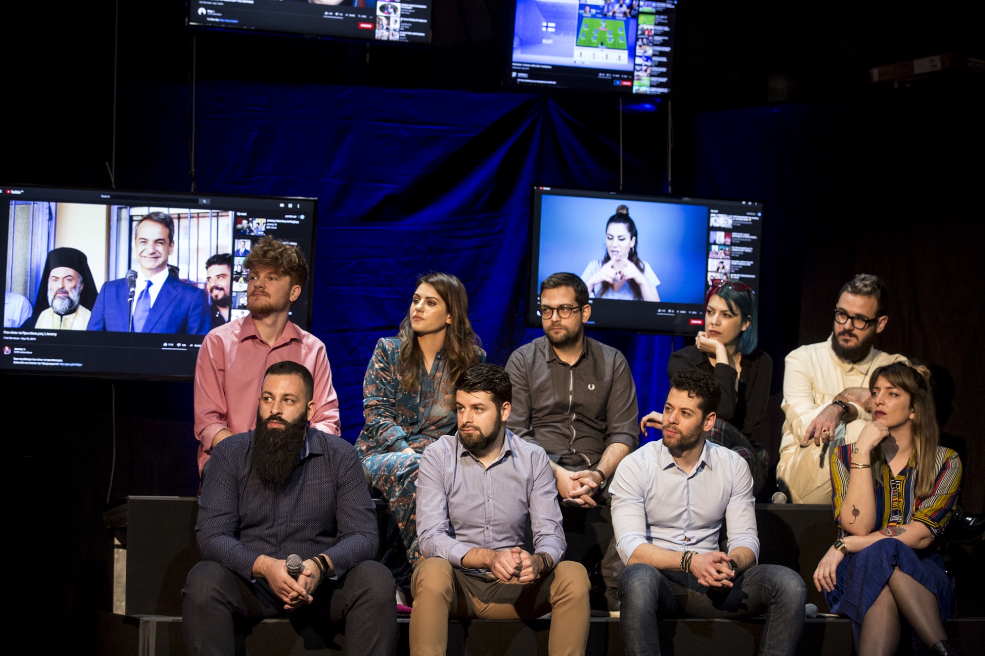 Συμμετέχοντες ομιλητές στη σκηνή στις Συζητήσεις των Διαλόγων ΙΣΝ.